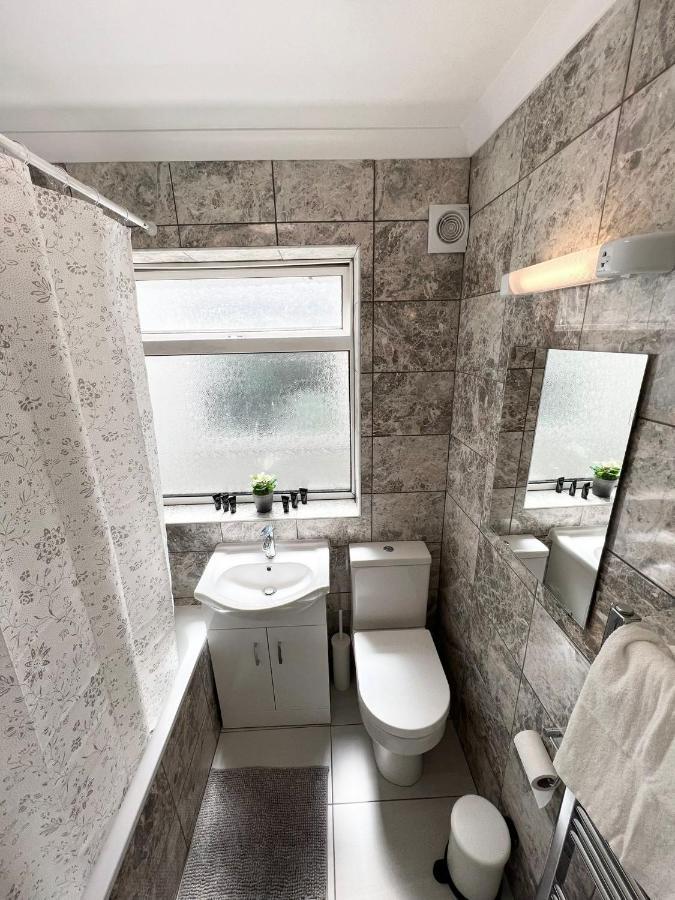 Stunning Flat In Greater London Hotell Exteriör bild