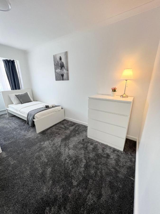 Stunning Flat In Greater London Hotell Exteriör bild